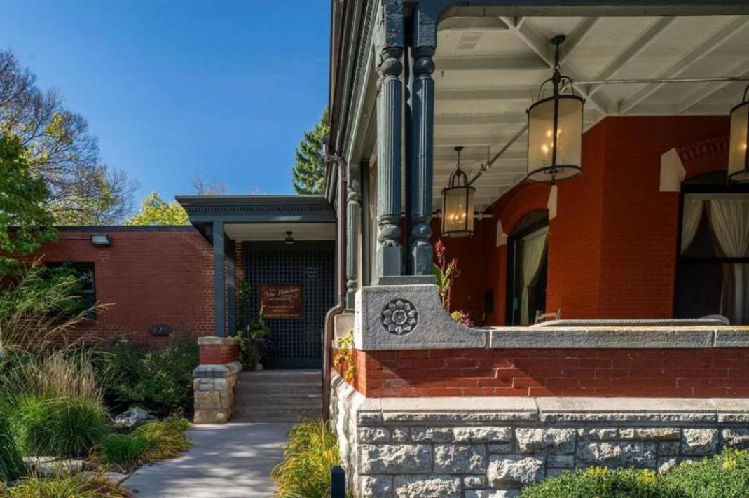 The New Victorian Mansion Bed & Breakfast Saint Paul Exterior foto