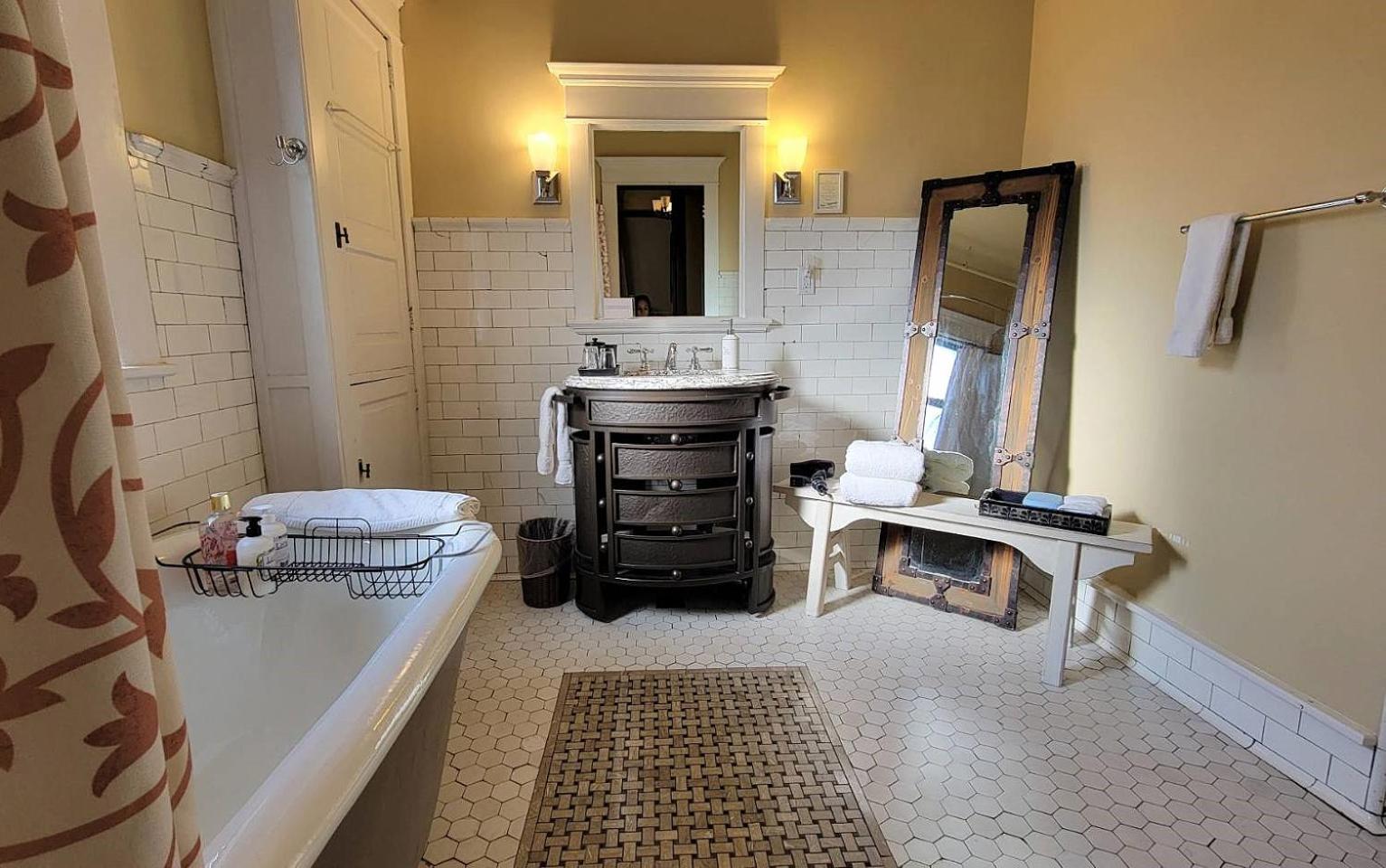 The New Victorian Mansion Bed & Breakfast Saint Paul Exterior foto